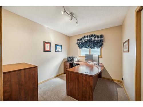 2851 Catalina Boulevard Ne, Calgary, AB - Indoor Photo Showing Office