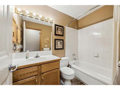 2851 Catalina Boulevard Ne, Calgary, AB - Indoor Photo Showing Bathroom