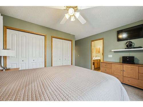 2851 Catalina Boulevard Ne, Calgary, AB - Indoor Photo Showing Bedroom