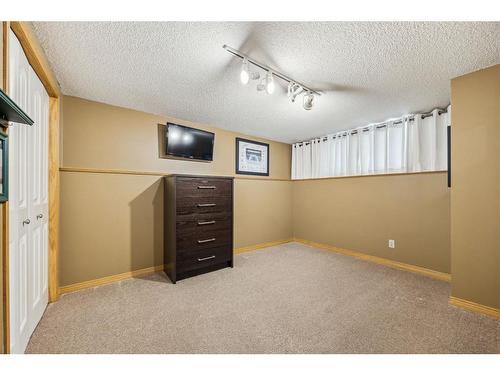 2851 Catalina Boulevard Ne, Calgary, AB - Indoor Photo Showing Other Room