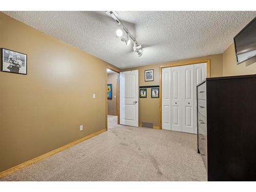 2851 Catalina Boulevard Ne, Calgary, AB - Indoor Photo Showing Other Room