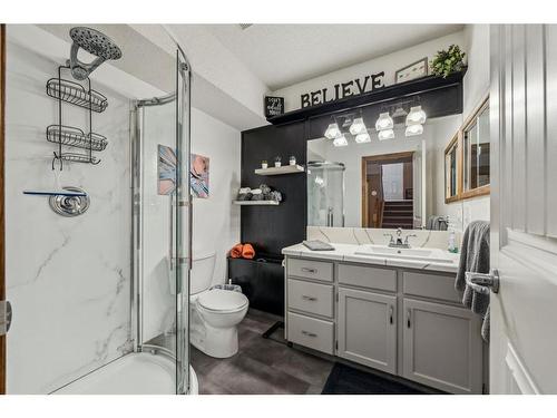 2851 Catalina Boulevard Ne, Calgary, AB - Indoor Photo Showing Bathroom