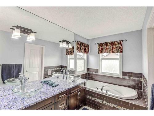 243 Copperpond Bay Se, Calgary, AB - Indoor Photo Showing Bathroom