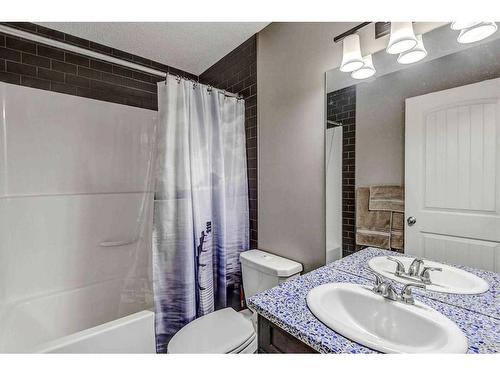 243 Copperpond Bay Se, Calgary, AB - Indoor Photo Showing Bathroom