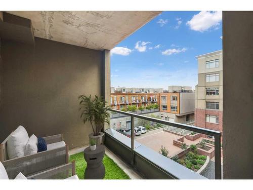 437-910 Centre Avenue Ne, Calgary, AB - Outdoor With Balcony With Exterior