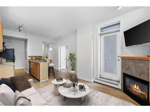 437-910 Centre Avenue Ne, Calgary, AB - Indoor Photo Showing Living Room With Fireplace