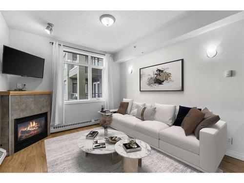 437-910 Centre Avenue Ne, Calgary, AB - Indoor Photo Showing Living Room With Fireplace