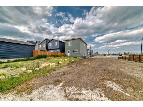 213 Livingston View Nw, Calgary, AB - Outdoor