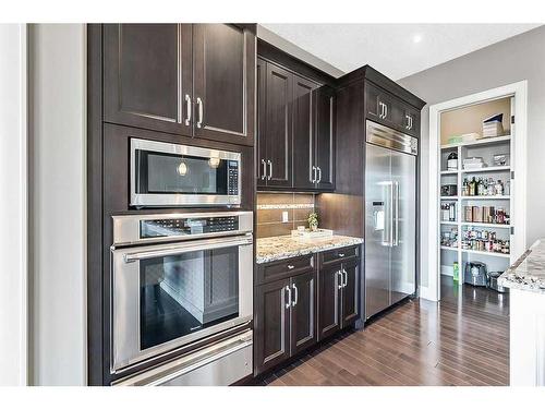 29 Elveden Point Sw, Calgary, AB - Indoor Photo Showing Kitchen