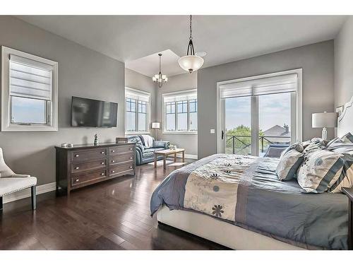 29 Elveden Point Sw, Calgary, AB - Indoor Photo Showing Bedroom