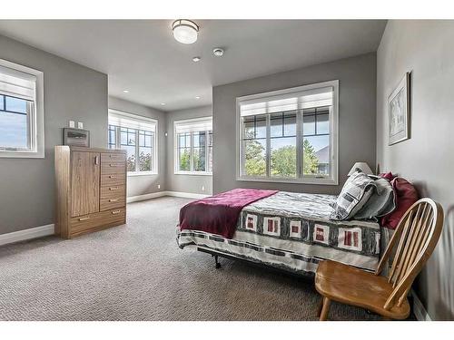 29 Elveden Point Sw, Calgary, AB - Indoor Photo Showing Bedroom