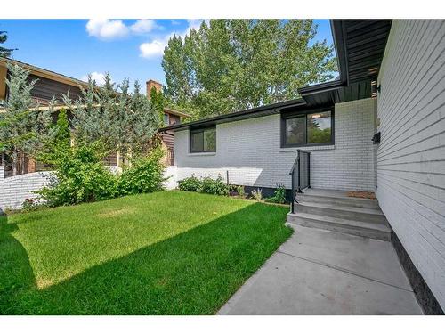 9828 19 Street Sw, Calgary, AB - Outdoor