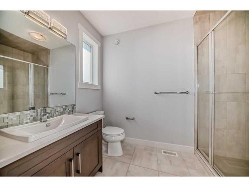 22 Timberline Place Sw, Calgary, AB - Indoor Photo Showing Bathroom