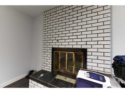 916 17A Street Ne, Calgary, AB - Indoor With Fireplace