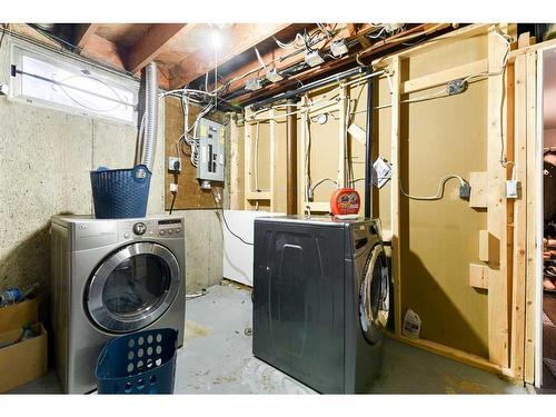 916 17A Street Ne, Calgary, AB - Indoor Photo Showing Laundry Room