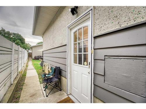 916 17A Street Ne, Calgary, AB - Outdoor With Exterior