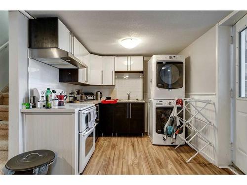 2213, 2215 23 Street Sw, Calgary, AB - Indoor Photo Showing Kitchen