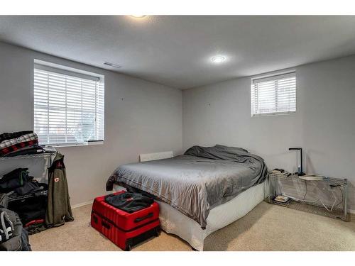 2213, 2215 23 Street Sw, Calgary, AB - Indoor Photo Showing Bedroom