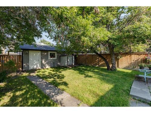 2213, 2215 23 Street Sw, Calgary, AB - Outdoor With Backyard