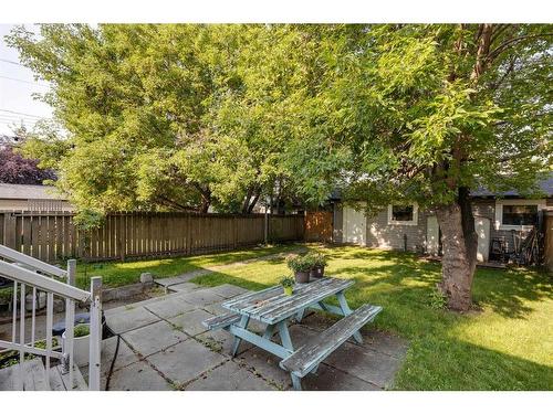 2213, 2215 23 Street Sw, Calgary, AB - Outdoor With Backyard