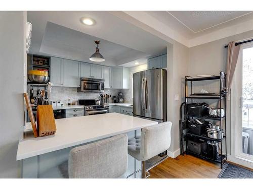 2213, 2215 23 Street Sw, Calgary, AB - Indoor Photo Showing Kitchen