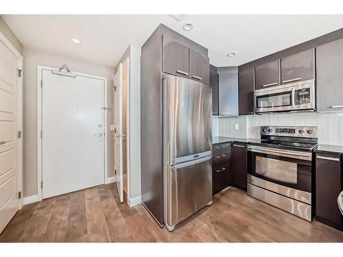 2009-225 11 Avenue Se, Calgary, AB - Indoor Photo Showing Kitchen