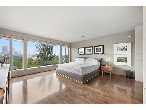 26 29 Avenue Sw, Calgary, AB - Indoor Photo Showing Bedroom