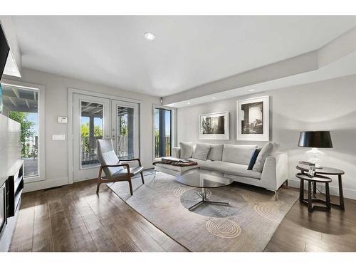 26 29 Avenue Sw, Calgary, AB - Indoor Photo Showing Living Room