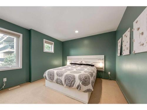 1708 26 Avenue Sw, Calgary, AB - Indoor Photo Showing Bedroom