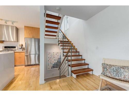 1708 26 Avenue Sw, Calgary, AB - Indoor Photo Showing Kitchen