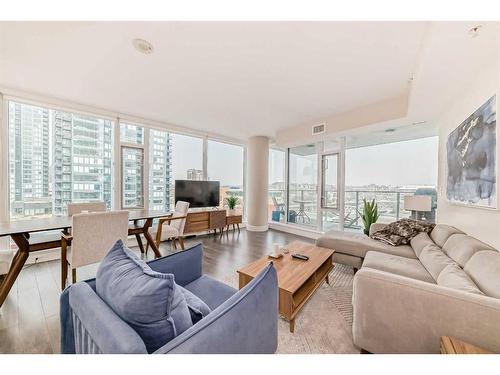 1002-510 6 Avenue Se, Calgary, AB - Indoor Photo Showing Living Room