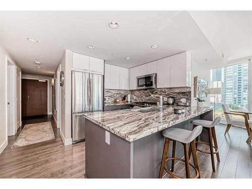 1002-510 6 Avenue Se, Calgary, AB - Indoor Photo Showing Kitchen With Upgraded Kitchen