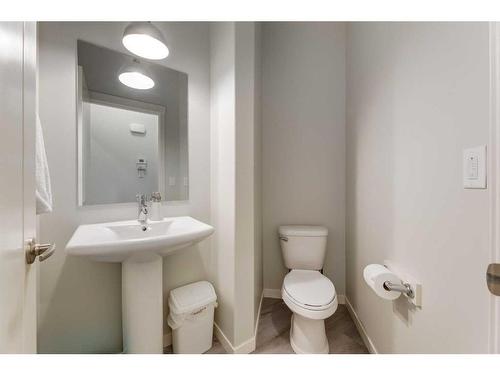 33 Sage Bluff Close Nw, Calgary, AB - Indoor Photo Showing Bathroom