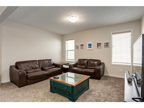 33 Sage Bluff Close Nw, Calgary, AB - Indoor Photo Showing Living Room