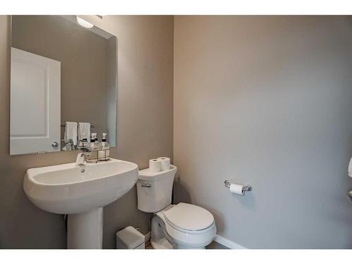 193 Mahogany Drive Se, Calgary, AB - Indoor Photo Showing Bathroom