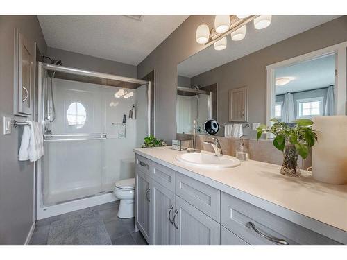 193 Mahogany Drive Se, Calgary, AB - Indoor Photo Showing Bathroom