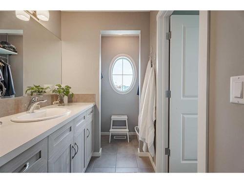 193 Mahogany Drive Se, Calgary, AB - Indoor Photo Showing Bathroom