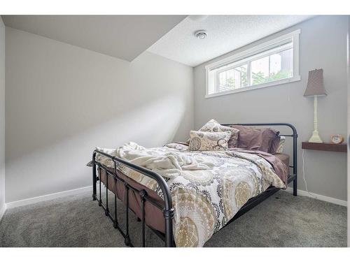 193 Mahogany Drive Se, Calgary, AB - Indoor Photo Showing Bedroom