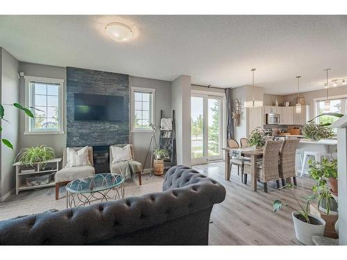 193 Mahogany Drive Se, Calgary, AB - Indoor Photo Showing Living Room