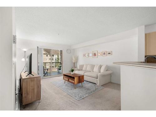 2221-8 Bridlecrest Drive Sw, Calgary, AB - Indoor Photo Showing Living Room