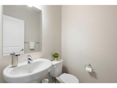 6 Magnolia Manor Se, Calgary, AB - Indoor Photo Showing Bathroom