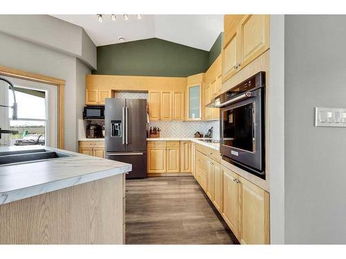 280149 Range Road 262, Rural Rocky View County, AB - Indoor Photo Showing Kitchen With Double Sink