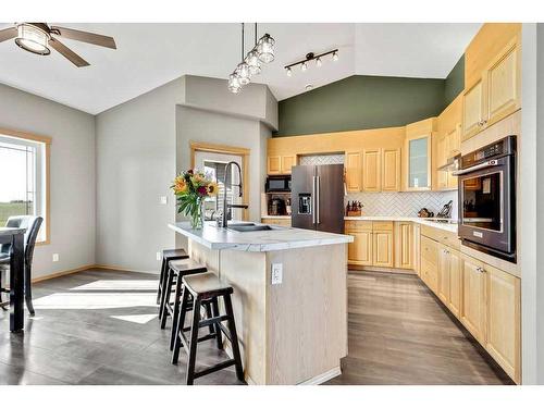 280149 Range Road 262, Rural Rocky View County, AB - Indoor Photo Showing Kitchen