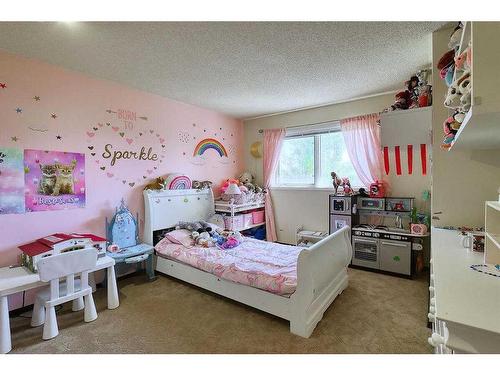 132 Douglas Woods Drive Se, Calgary, AB - Indoor Photo Showing Bedroom