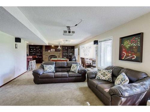 132 Douglas Woods Drive Se, Calgary, AB - Indoor Photo Showing Living Room