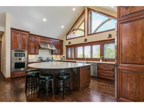 1661 St Andrews Place Nw, Calgary, AB - Indoor Photo Showing Kitchen With Upgraded Kitchen