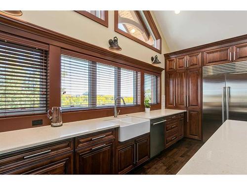 1661 St Andrews Place Nw, Calgary, AB - Indoor Photo Showing Kitchen