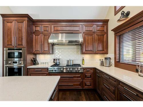 1661 St Andrews Place Nw, Calgary, AB - Indoor Photo Showing Kitchen With Upgraded Kitchen