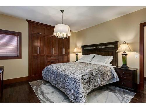 1661 St Andrews Place Nw, Calgary, AB - Indoor Photo Showing Bedroom