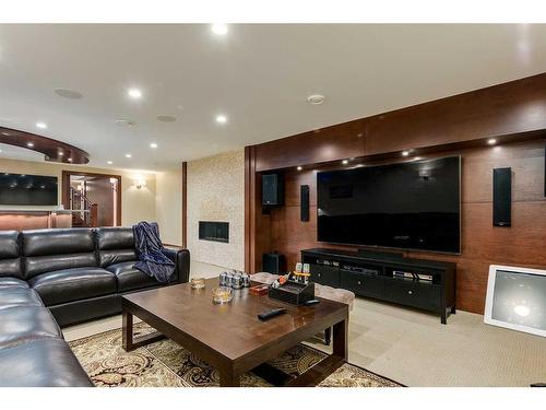 1661 St Andrews Place Nw, Calgary, AB - Indoor Photo Showing Living Room